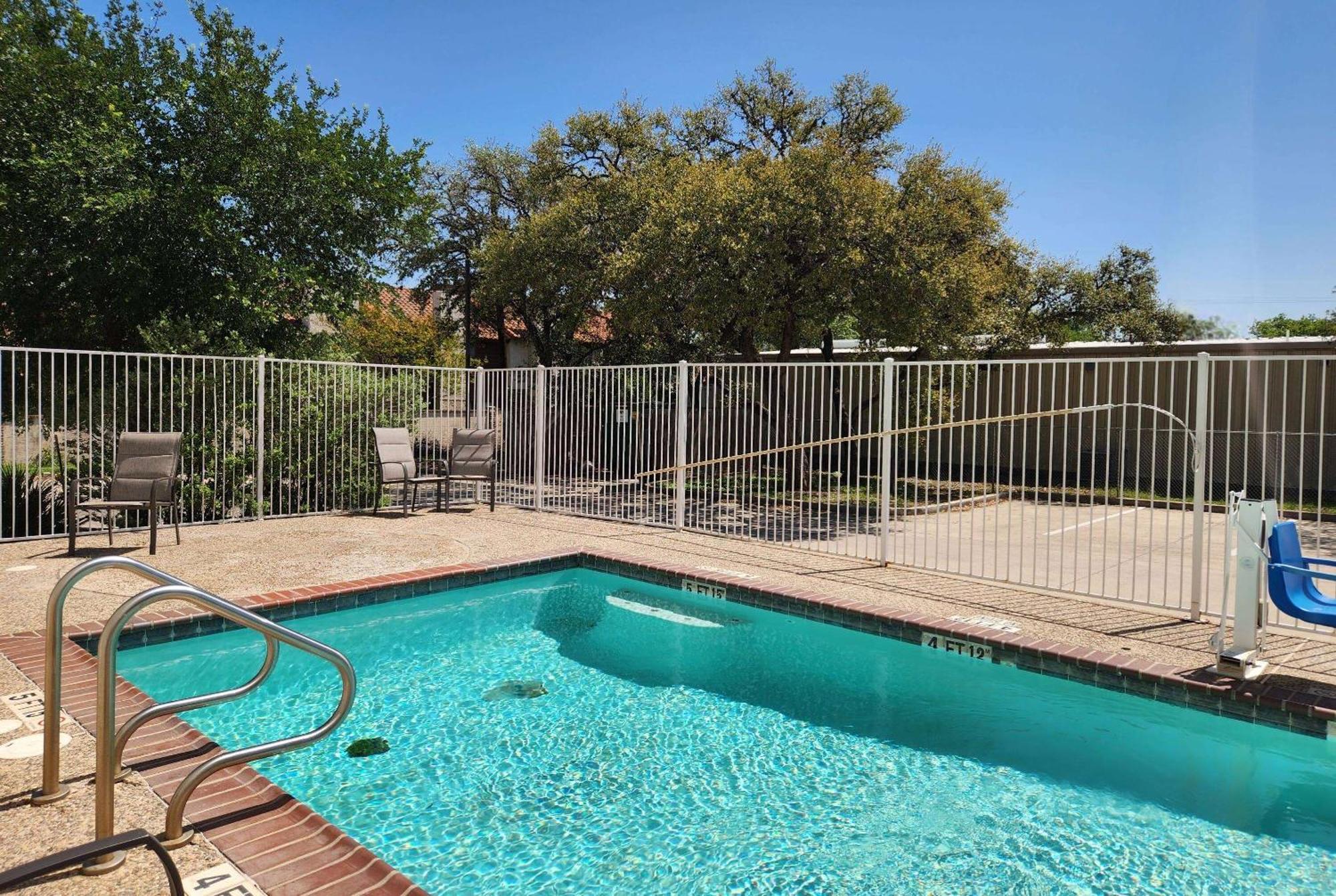 Baymont By Wyndham San Antonio Airport Exterior foto
